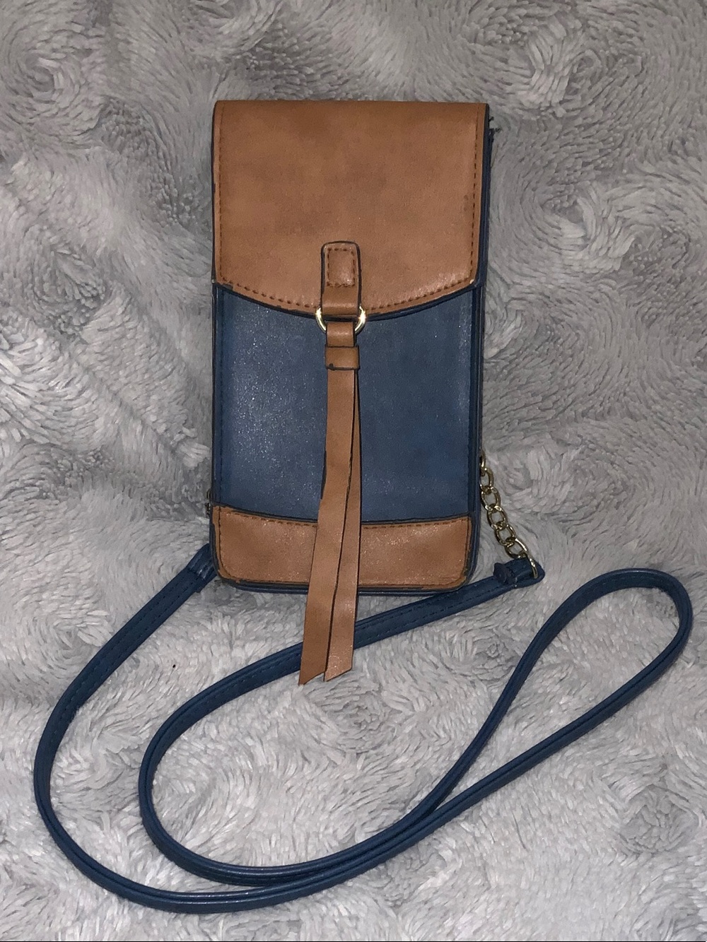 Crossbody phone bag